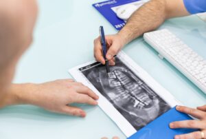 dentista en Burjassot - manos