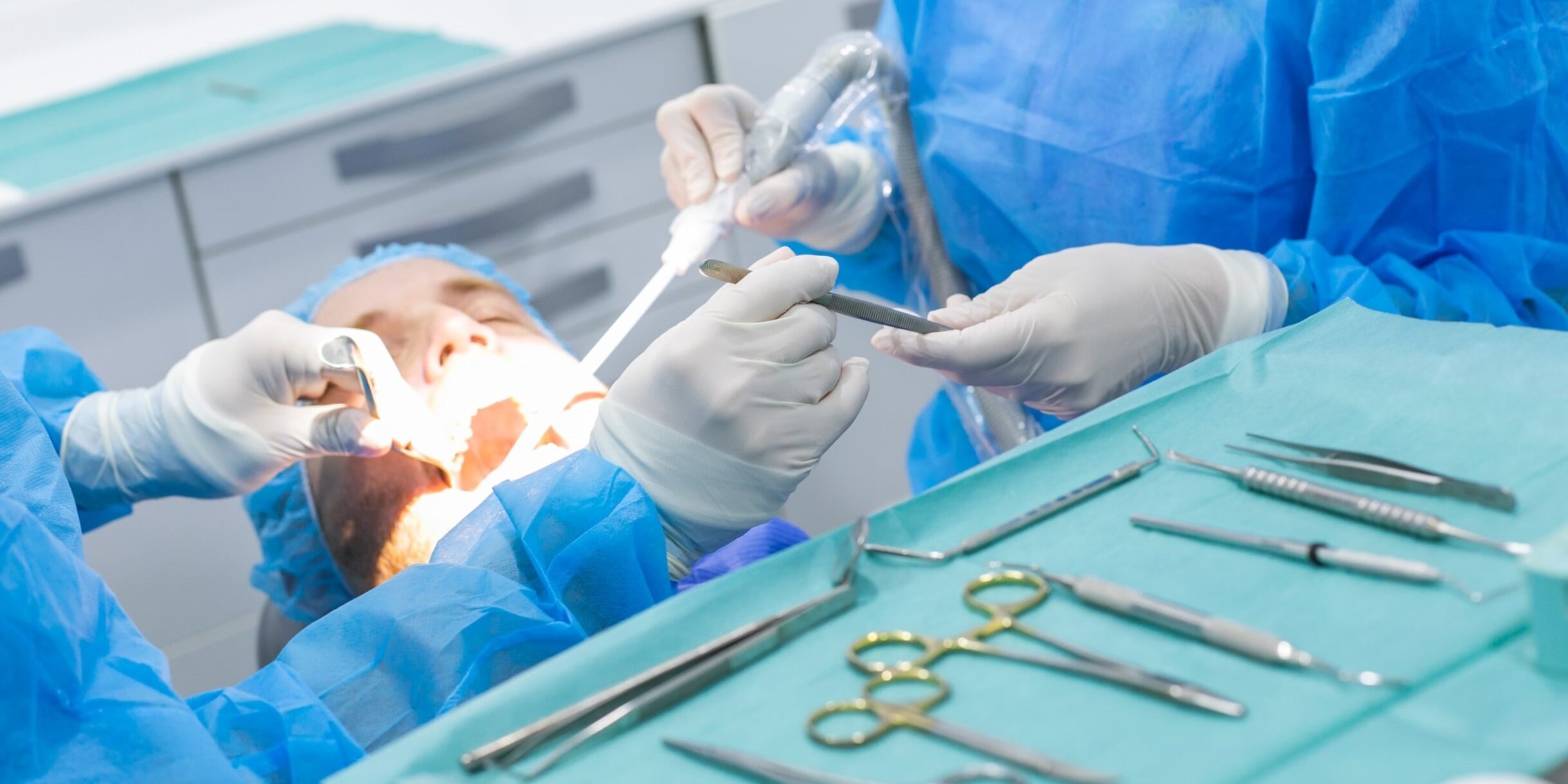 implantes con dientes fijos en el mismo día en Valencia - boca abierta