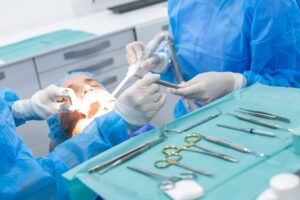 implantes con dientes fijos en el mismo día en Valencia - boca abierta