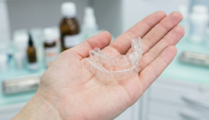 Ofertas de ortodoncia invisible en Burjassot - Mano