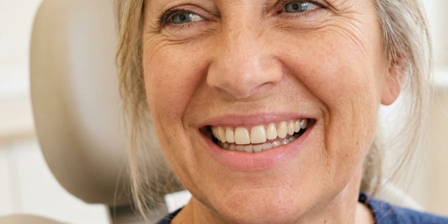 Prótesis dentales en Burjassot - Mujer